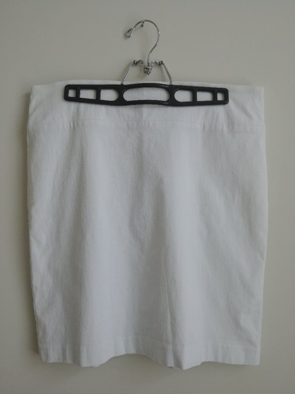4/$20 Bright white lined stretch skirt MIKO size Large